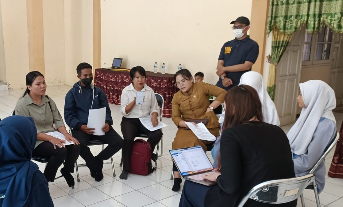 People gathering for discussion in Paser