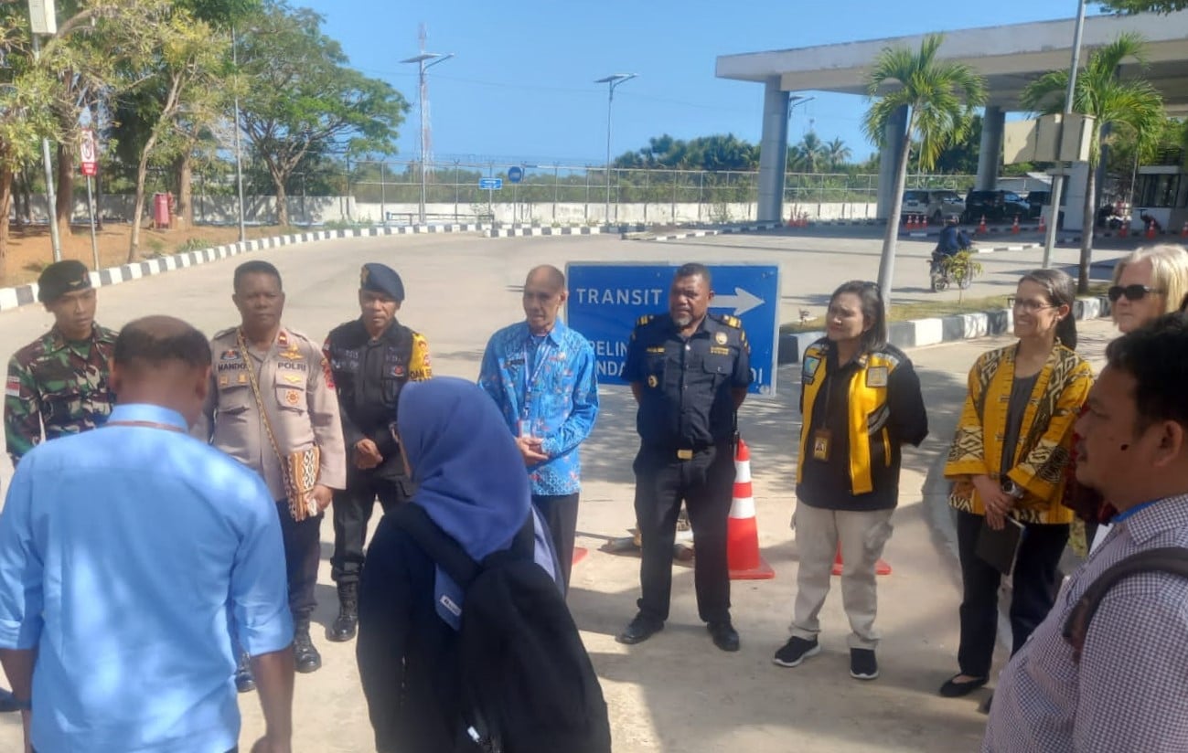 Joint assessment team at the Motaain border crossing