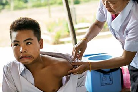 je_vaccine_school3_480 je_vaccine_school3_480